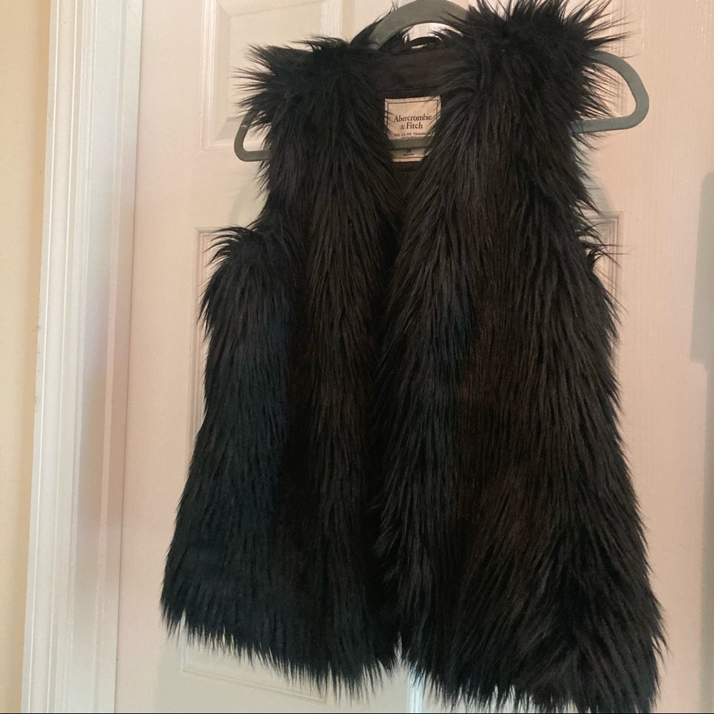 Abercrombie & Fitch black fur vest sz Medium